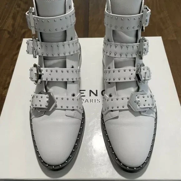 GIVENCHY PARIS White Leather studded Ankle Boots Sz 38.5.

To Lust For!!! - Picture 3 of 10